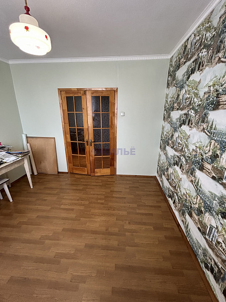 продам трех комнатную квартиру