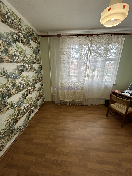 продам трех комнатную квартиру