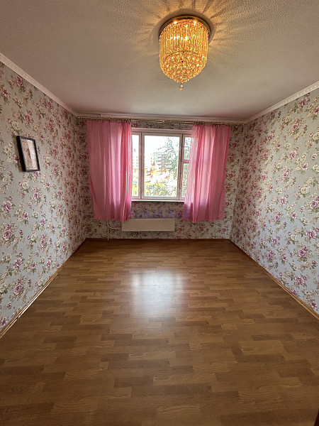 продам трех комнатную квартиру
