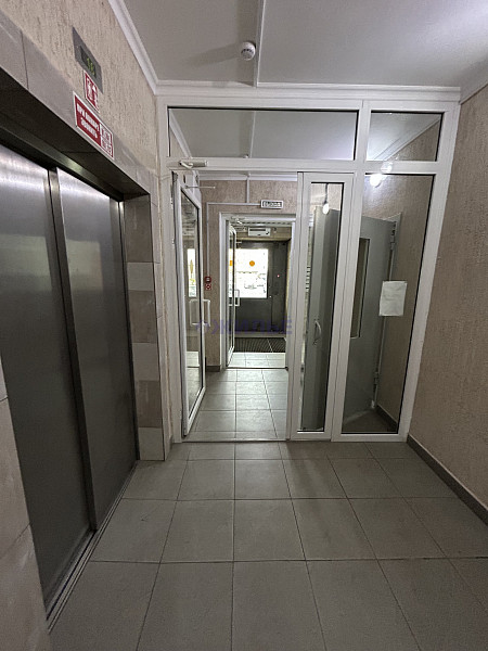 продам двух комнатную квартиру