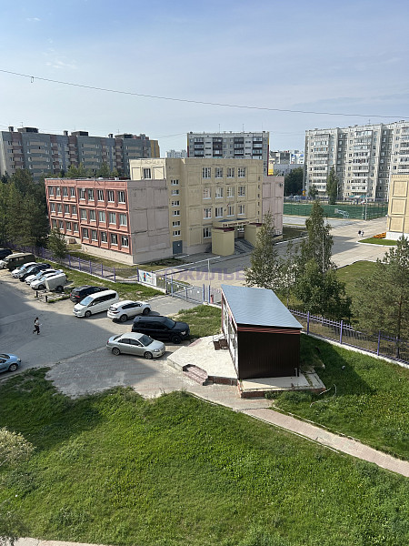 продам трех комнатную квартиру
